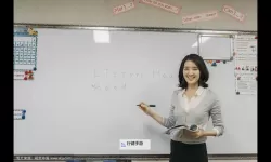 在英语课上插英语课老师的趣味教学瞬间