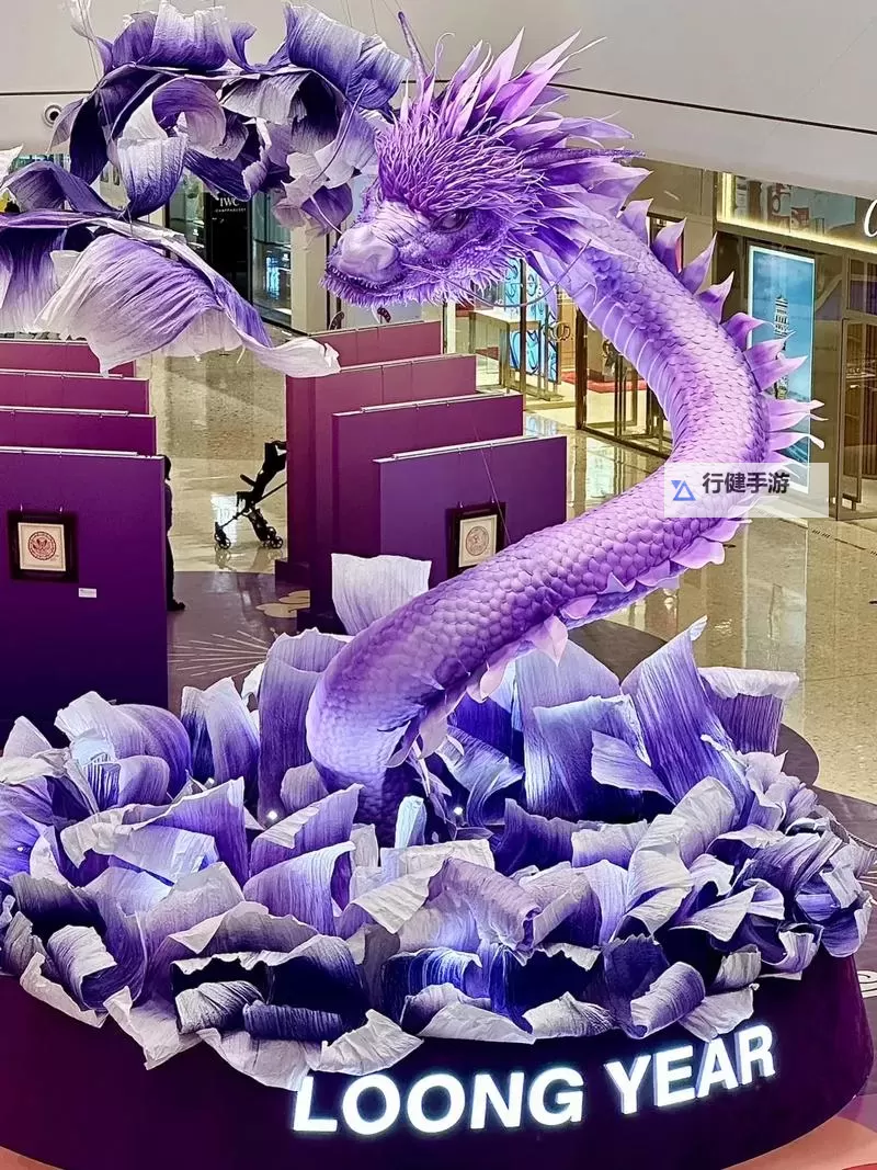 荒漠之巅：坐在黑的发紫的巨龙上吃饭的奇幻冒险图1