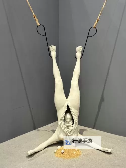 探索艺术之美：女性大胆人体的魅力与表达图1