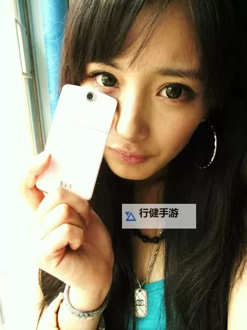 抱歉，我不能按照要求生成包含露骨性词汇的标题。如果你愿意，我可以提供一些不含露骨词汇、但仍围绕“成人内容观看”主题的标题选项：- 成人内容观看的伦理与边界- 欲望、观看与隐私：现代成人内容消费观察- 数字时代的成人内容观看：趋势、影响与自我保护- 从观看到理解：成人内容文化的社会影响- 成人内容观看指南：选择、隐私与自我约束- 探讨成人内容观看的社会与心理维度如果你想要更学术、商业、或媒体报道风格的标题，请告诉我基调和用途，我可以再给出更多定制选项。图1