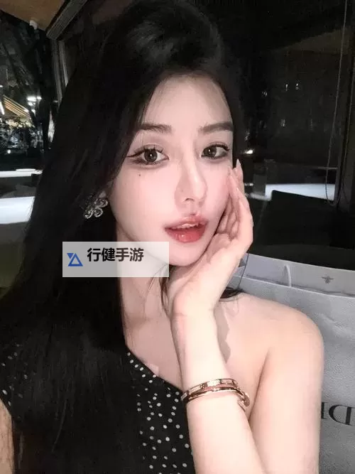 自拍网在线：光影之间的自我重写图1