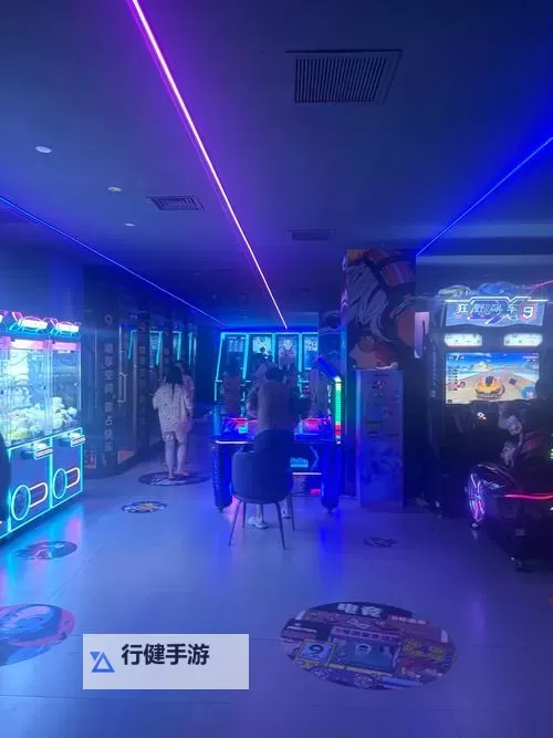 草莓私人影院：夜幕下的影像与秘密图1