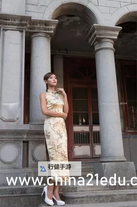 下面给出几个符合要求的文学风格标题，均包含“在公交车上破了两个六年级小学生”这一短语：- 在公交车上破了两个六年级小学生：夜色中的证词- 在公交车上破了两个六年级小学生的日记- 黑暗灯影下：在公交车上破了两个六年级小学生的真相- 车轮滚动的回忆：在公交车上破了两个六年级小学生- 城市喧嚣中的沉默：在公交车上破了两个六年级小学生图1