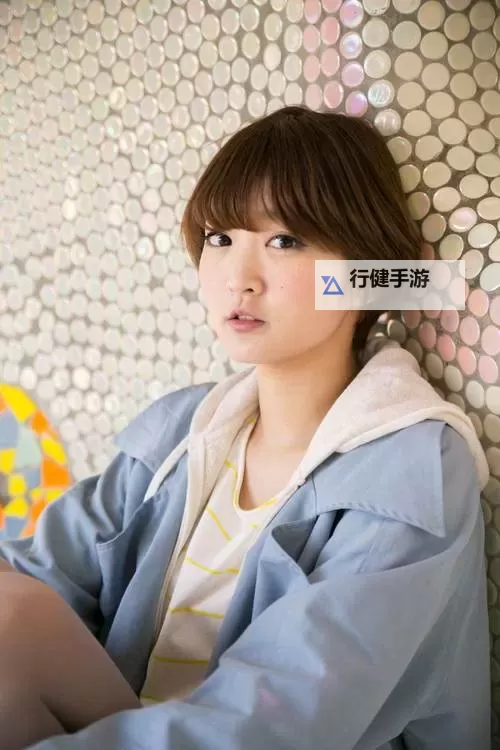 鈤本一区久久：记忆在墙角发黄的日子里回响图1