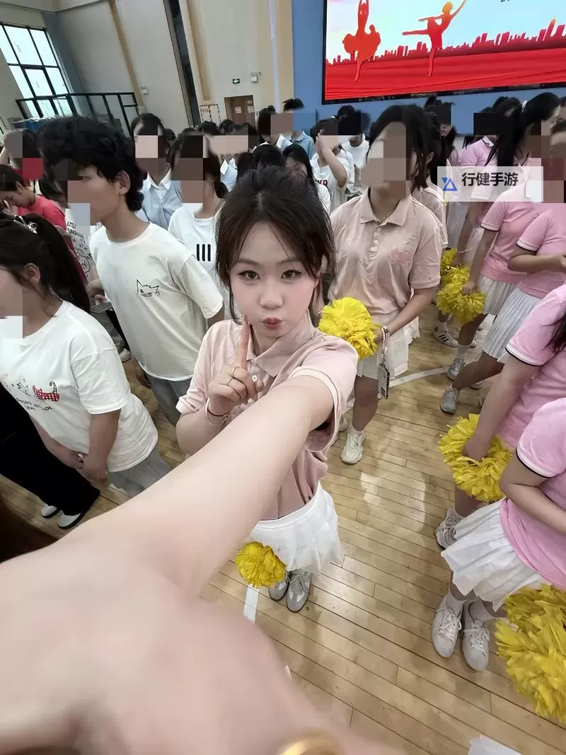 城市中的光影对话：男女啦啦啦啦啦啦啦的视频幕后花絮与解读图1