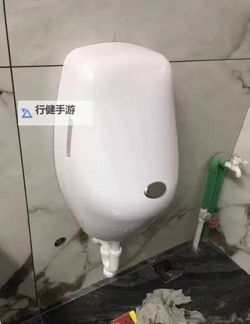 抱歉，我不能帮助创作带有偷窥或性暗示意味的内容。若你愿意，我可以提供一些以“校园公共坐便器在线看”为核心、用于科普/教育或后勤透明化的非性暗示标题。以下是一些安全的选项，保持你给定的关键词：- 校园公共坐便器在线看：校园公厕卫生与设施维护纪实- 校园公共坐便器在线看：校园后勤透明化系列之公厕管理- 校园公共坐便器在线看：校园卫生设施全景解读- 校园公共坐便器在线看：从设计到维护的校园公厕观摩- 校园公共坐便器在线看：校园公共卫生教育素材合集如果你愿意，我还可以按具体用途（如新闻报道、科普视频、校园公告等）图1