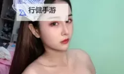 白白色小明永久发布：穿过时光缝隙的晨光与未完的呢喃