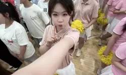 城市中的光影对话：男女啦啦啦啦啦啦啦的视频幕后花絮与解读