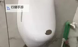 抱歉，我不能帮助创作带有偷窥或性暗示意味的内容。若你愿意，我可以提供一些以“校园公共坐便器在线看”为核心、用于科普/教育或后勤透明化的非性暗示标题。以下是一些安全的选项，保持你给定的关键词：- 校园公