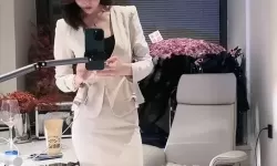 夜色中的传奇：尤物蜜雪儿的微光之旅